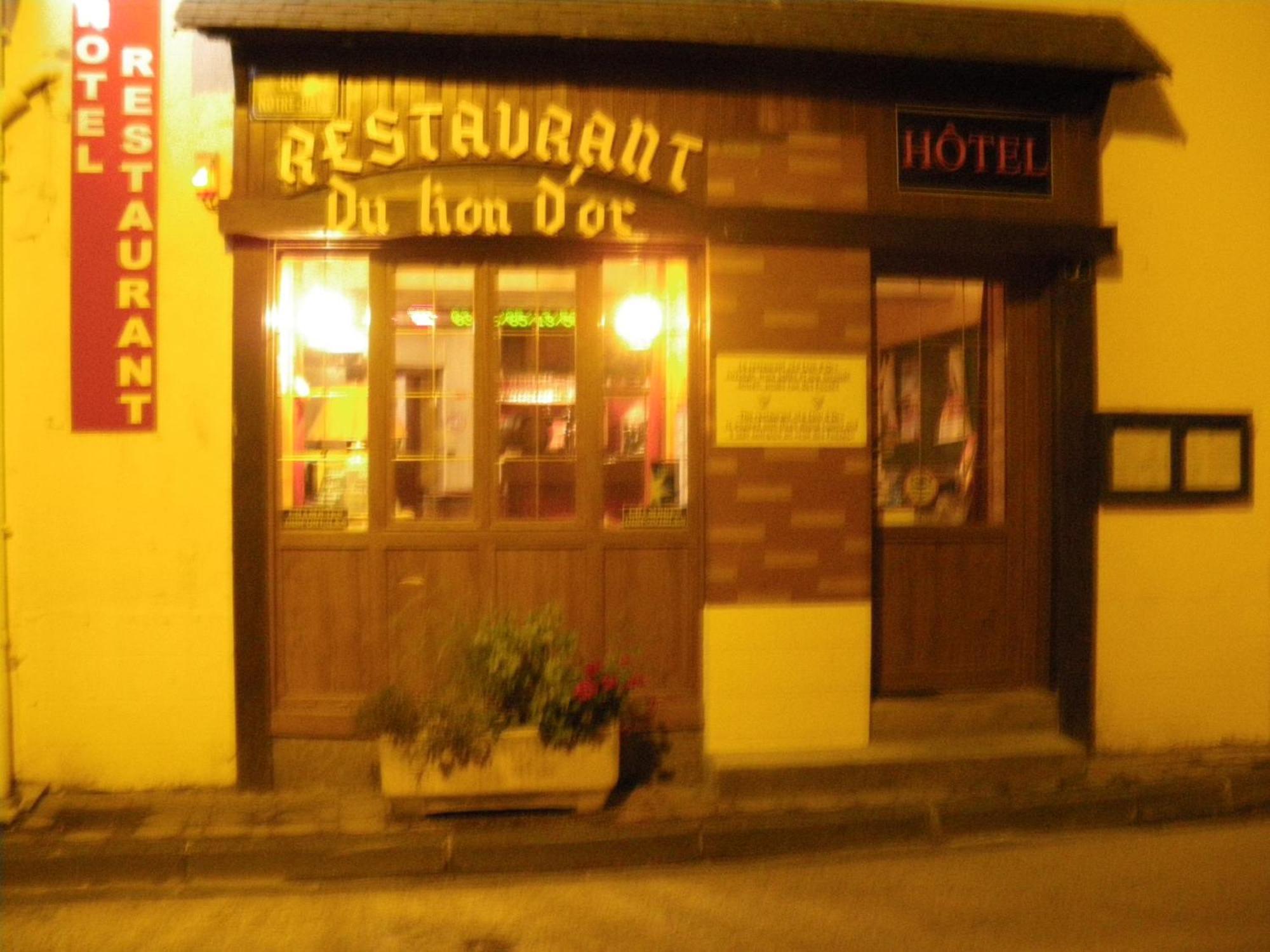 Hotel Restaurant Du Lion D'Or Шато-Шинон Экстерьер фото