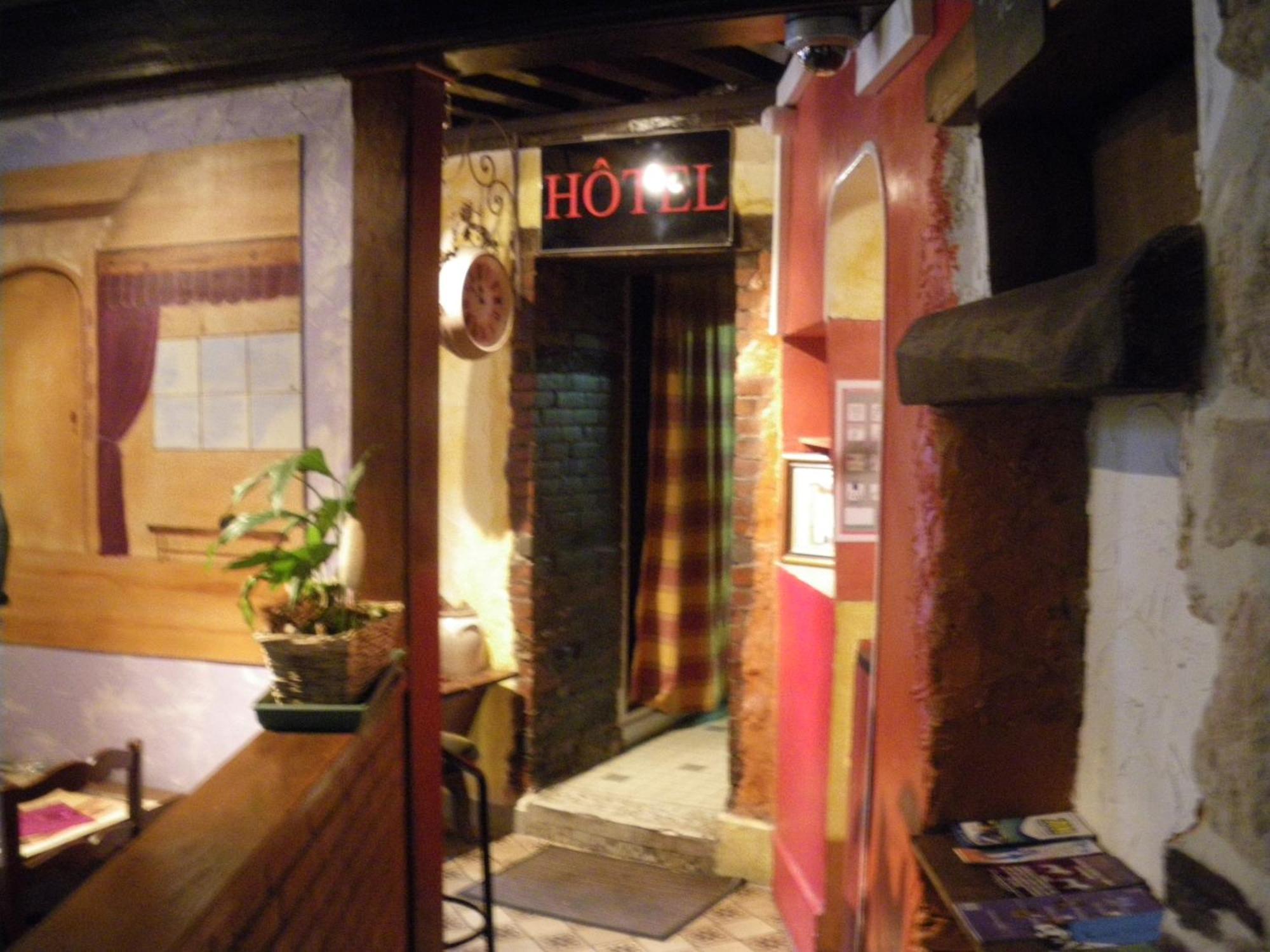 Hotel Restaurant Du Lion D'Or Шато-Шинон Экстерьер фото